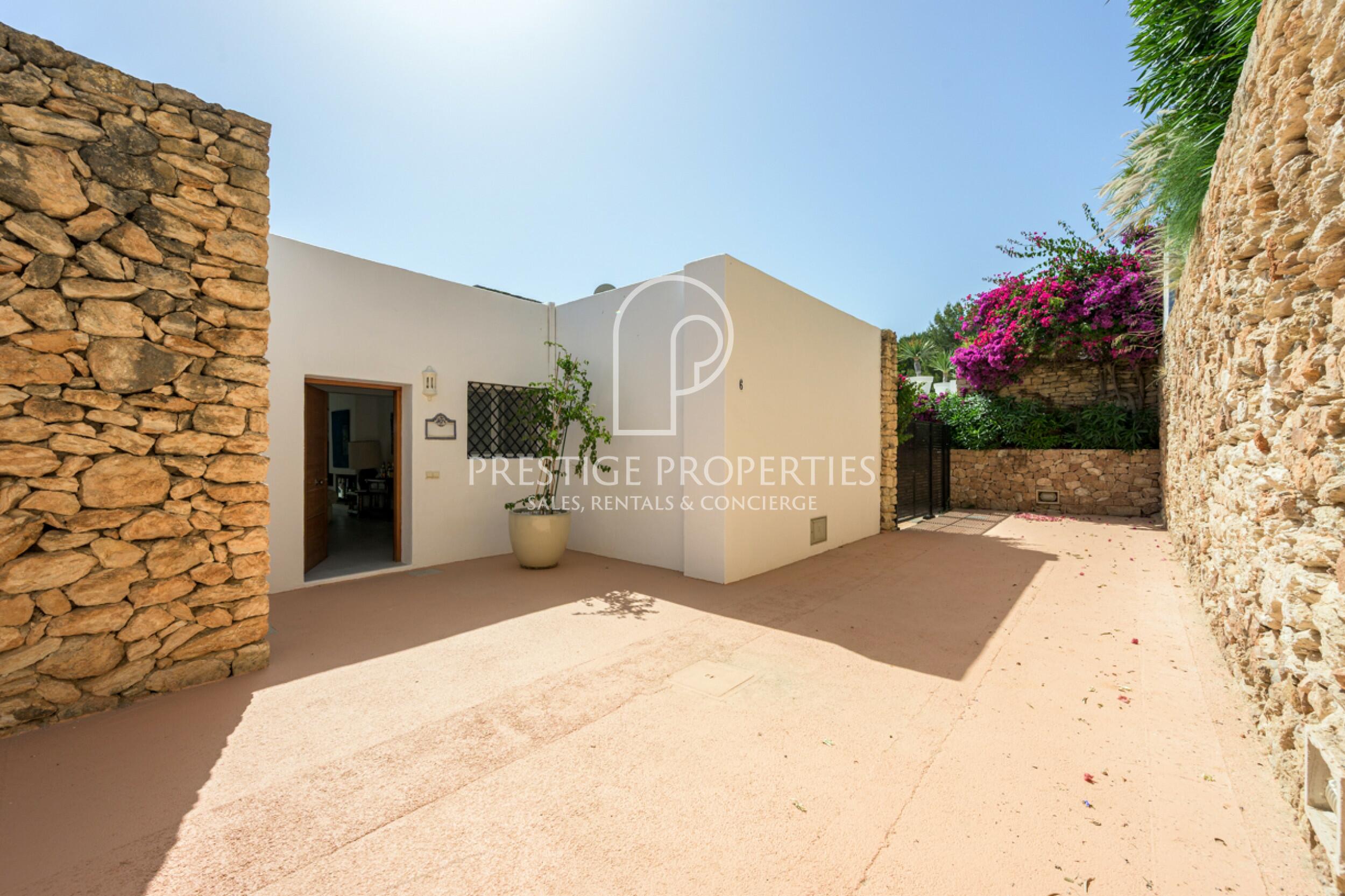 Terraced house in Roca Llisa