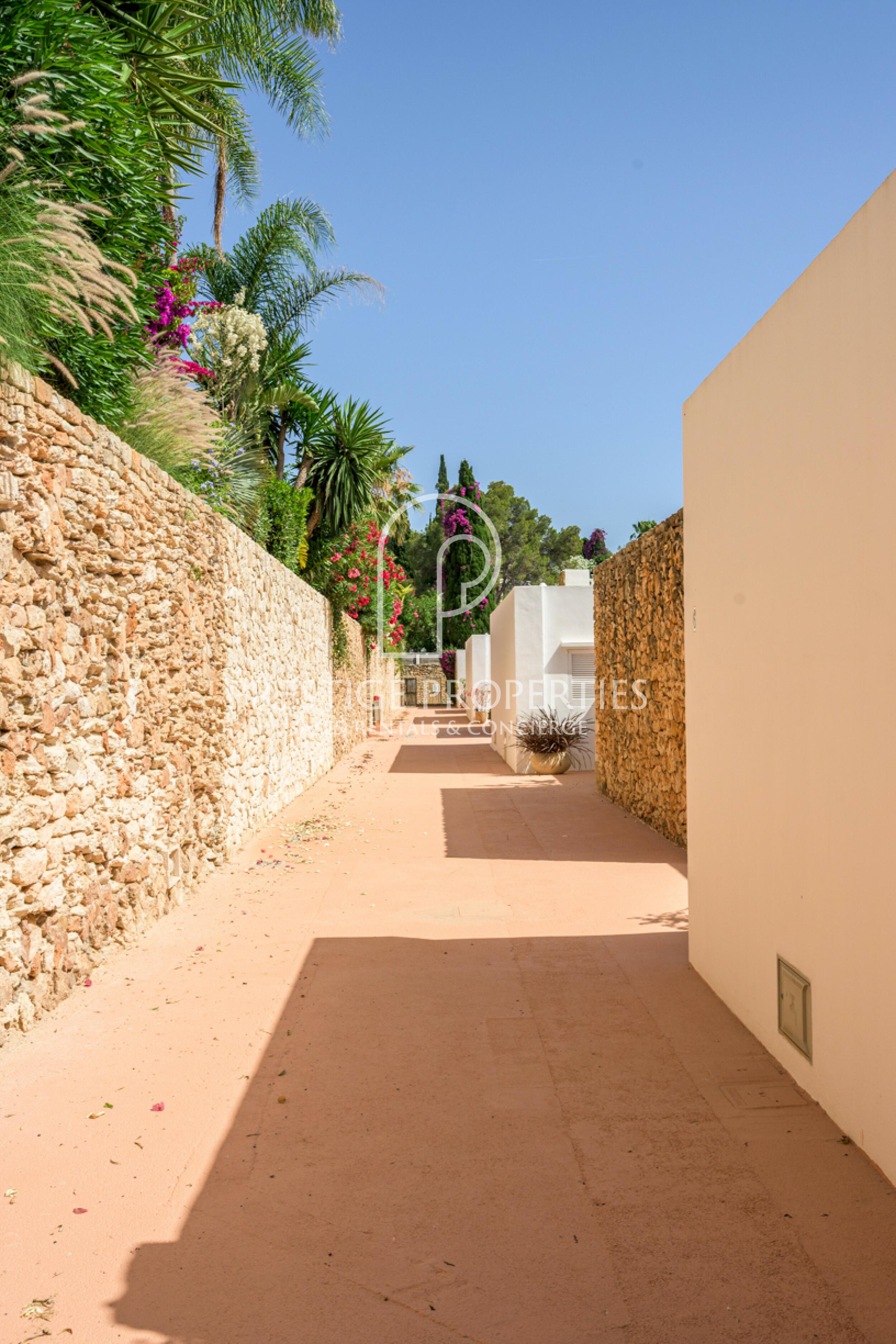 Terraced house in Roca Llisa