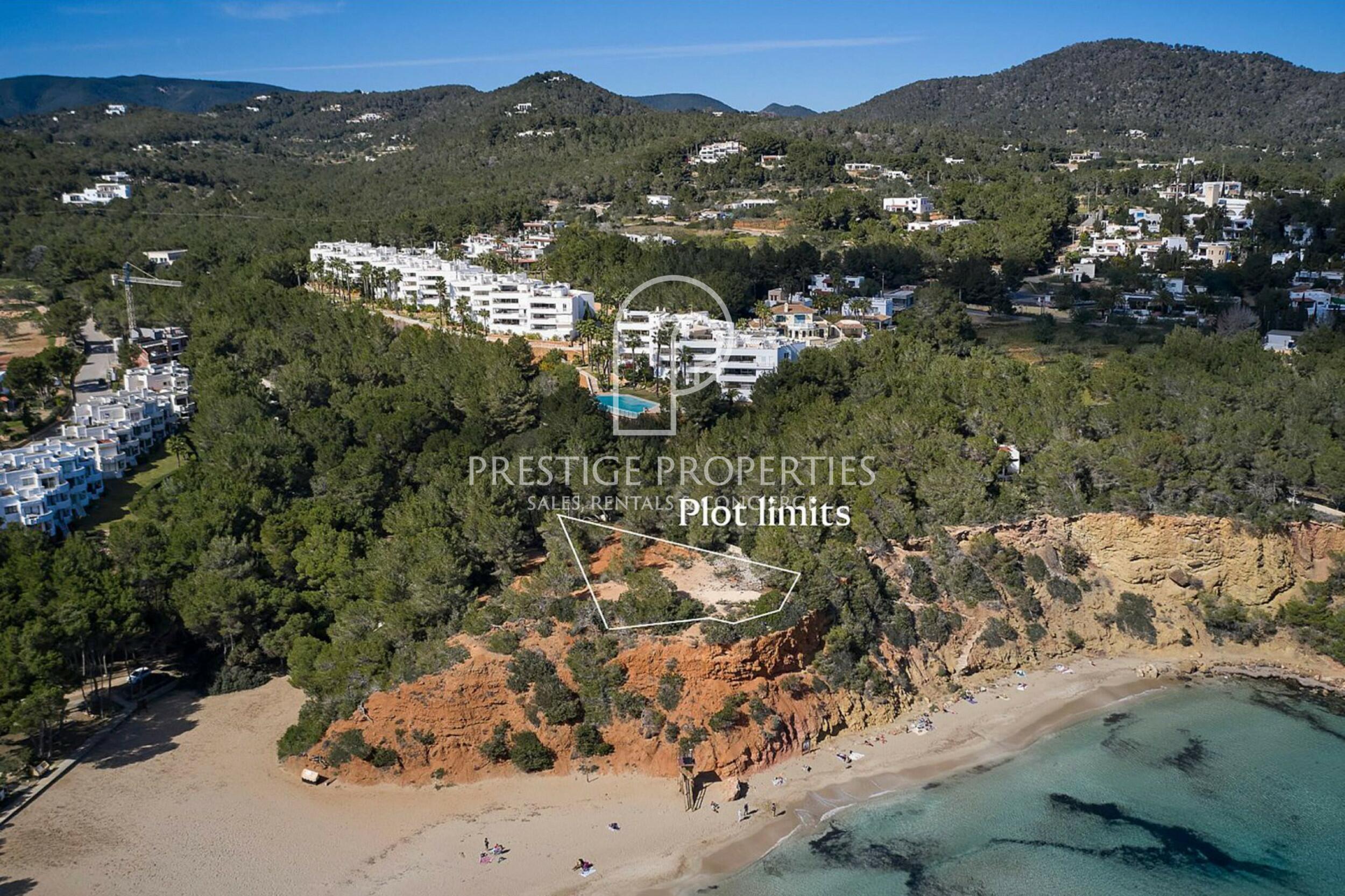 land in Cala Llenya
