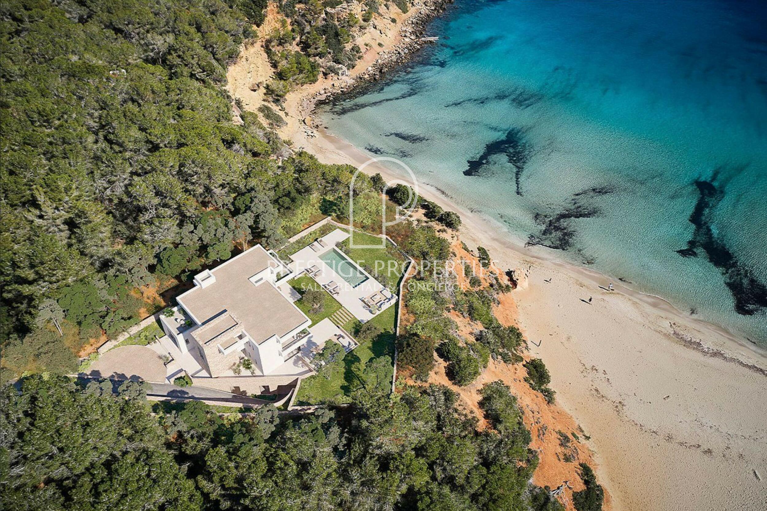 land in Cala Llenya