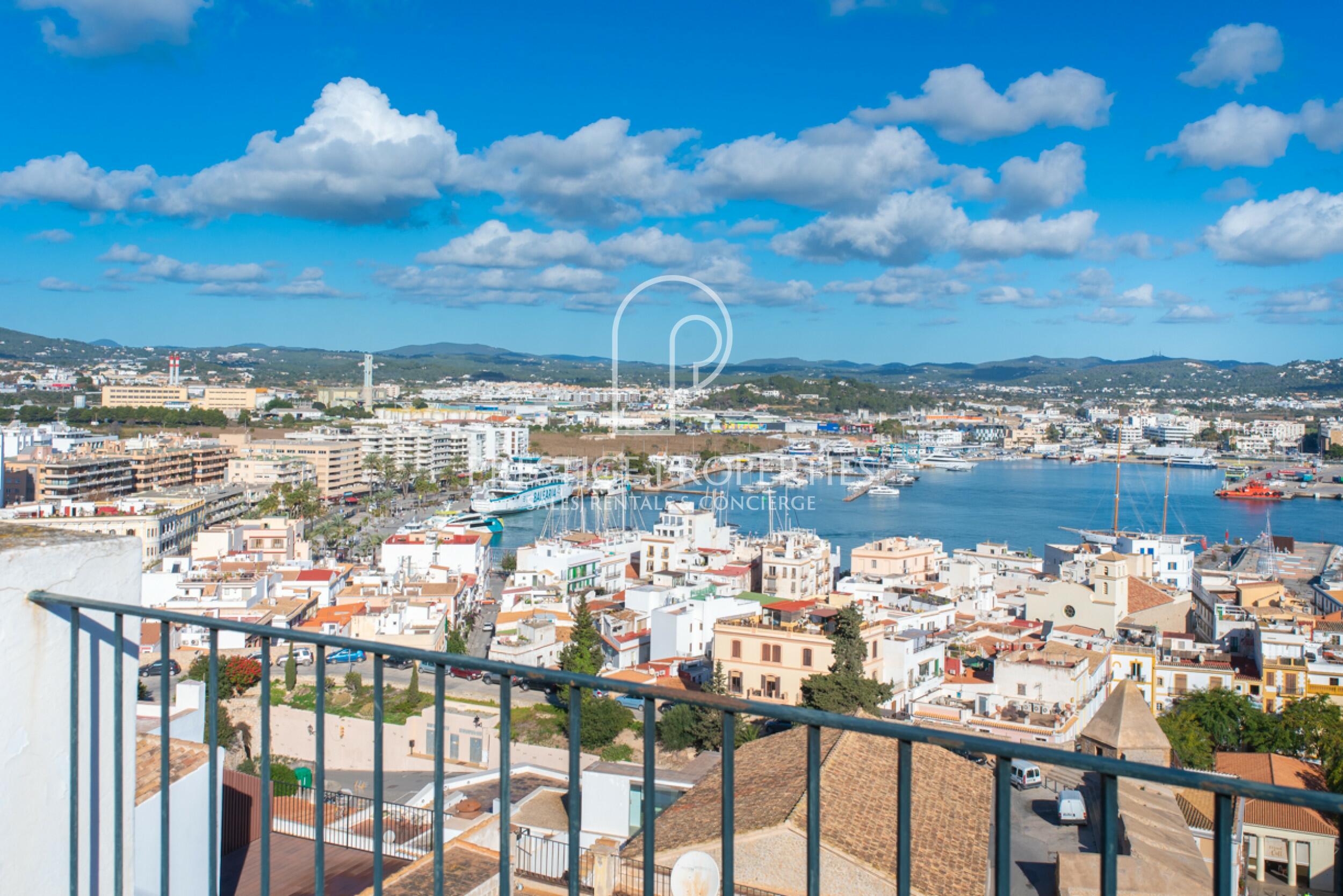 Duplex in Dalt Vila