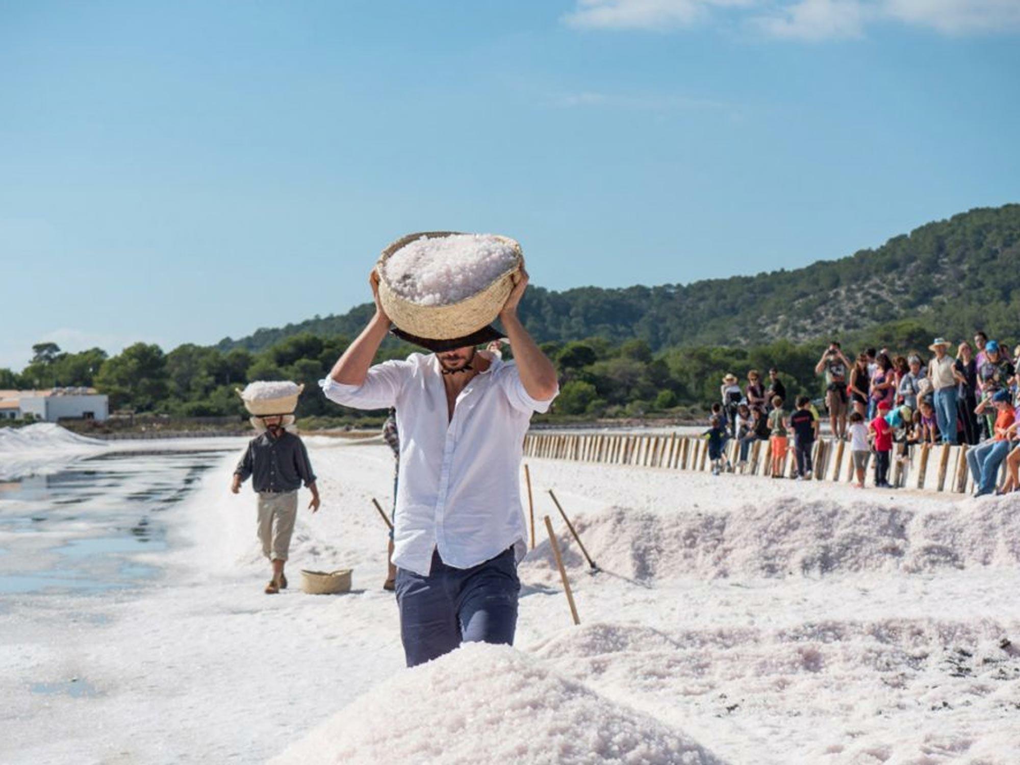 La Fira de la Sal (17–19 Oct, Ses Salines): A celebration of Ibiza’s salt heritage with cultural displays, local food and family friendly activities.