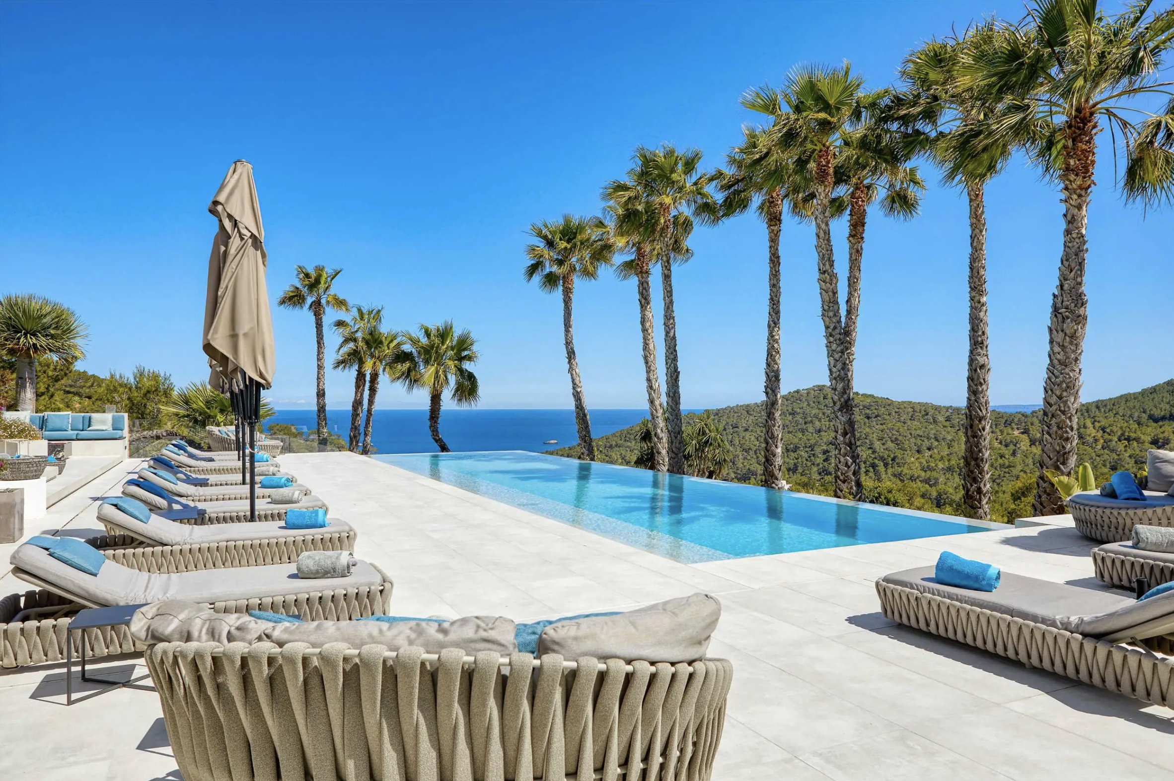 WAVE - Extraordinary luxury villa with astonishing sea views