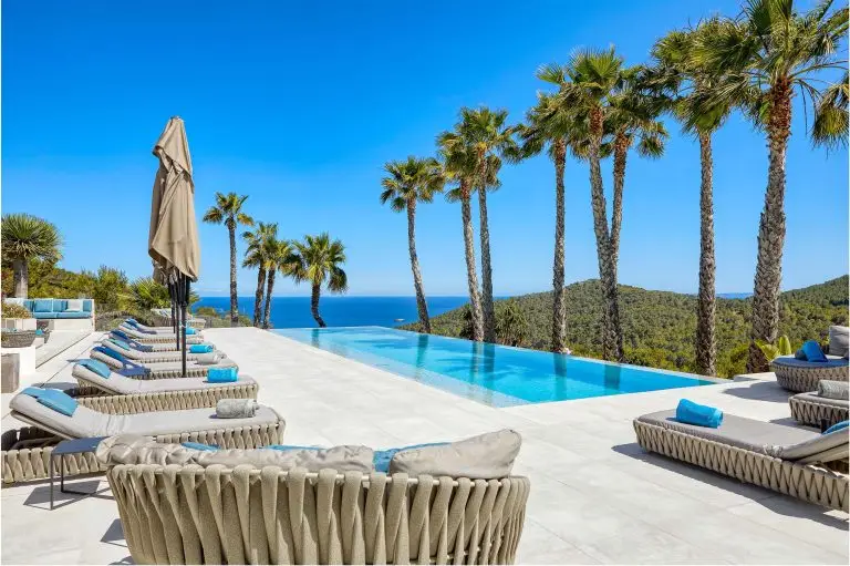 Why Renting a Luxury Villa in Ibiza is the Ultimate Vacation Experience